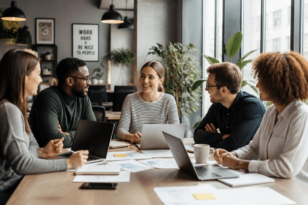 découvrez comment un journal interne en entreprise devient un outil stratégique essentiel pour renforcer la cohésion d’équipe, améliorer la communication et favoriser un esprit collaboratif.