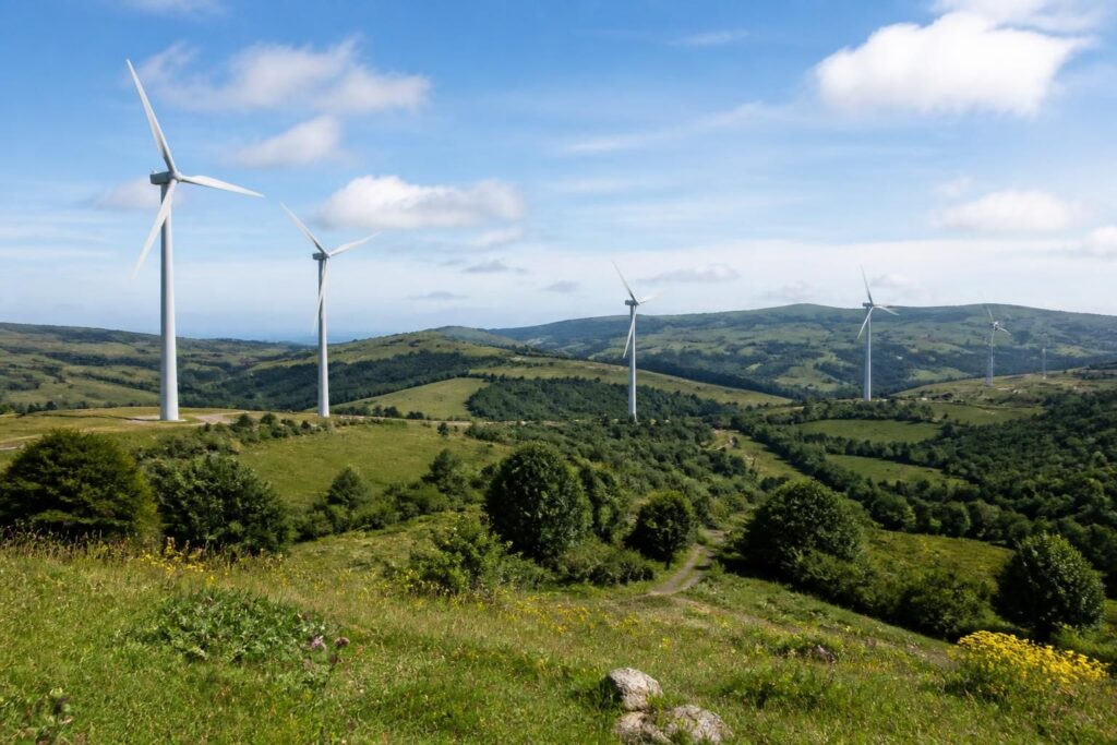 découvrez l'état d'avancement du projet d'installation éolienne dans les monts de lacaune et explorez les enjeux environnementaux associés à cette initiative de transition énergétique.